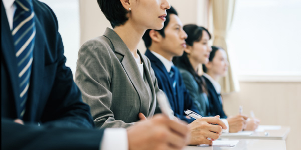 個人が主体的に能力開発に取り組み(リカレント教育)、企業に貢献し自らのキャリアに還元していく